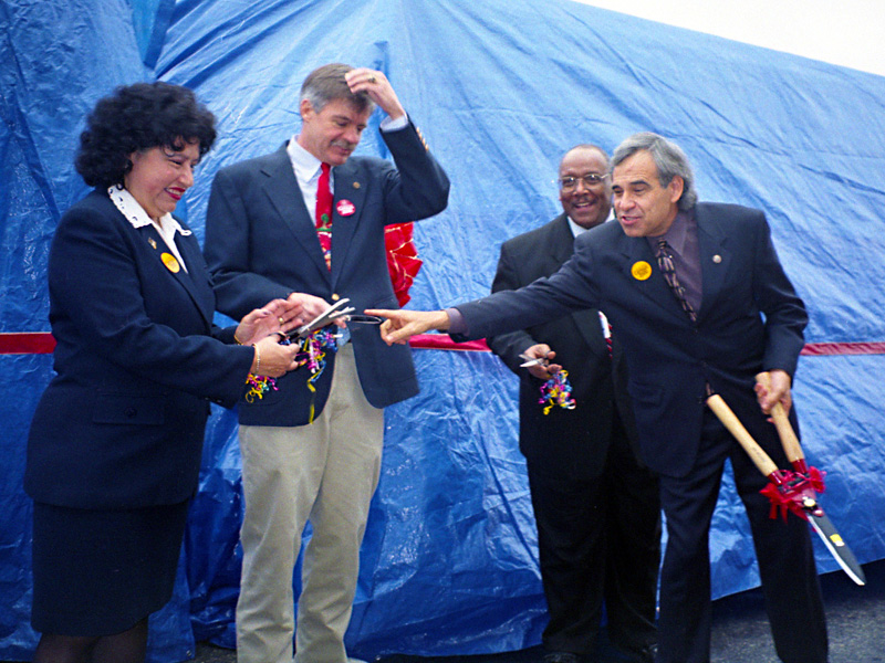 2000_Census-Buses_Ribbon-Cutting-Ceremony